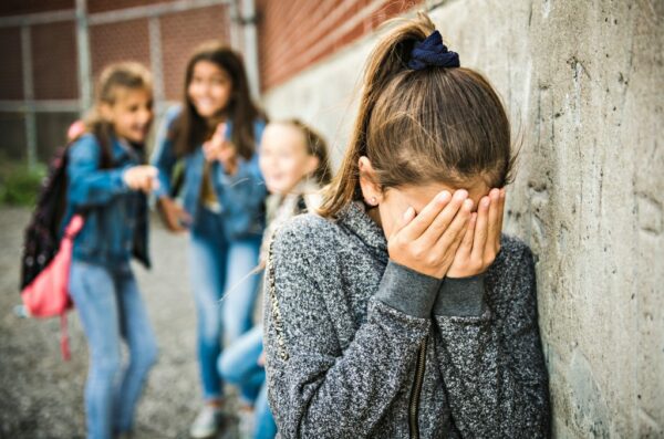 Harcèlement scolaire : L’hypnose pour apaiser les blessures de l’enfance
